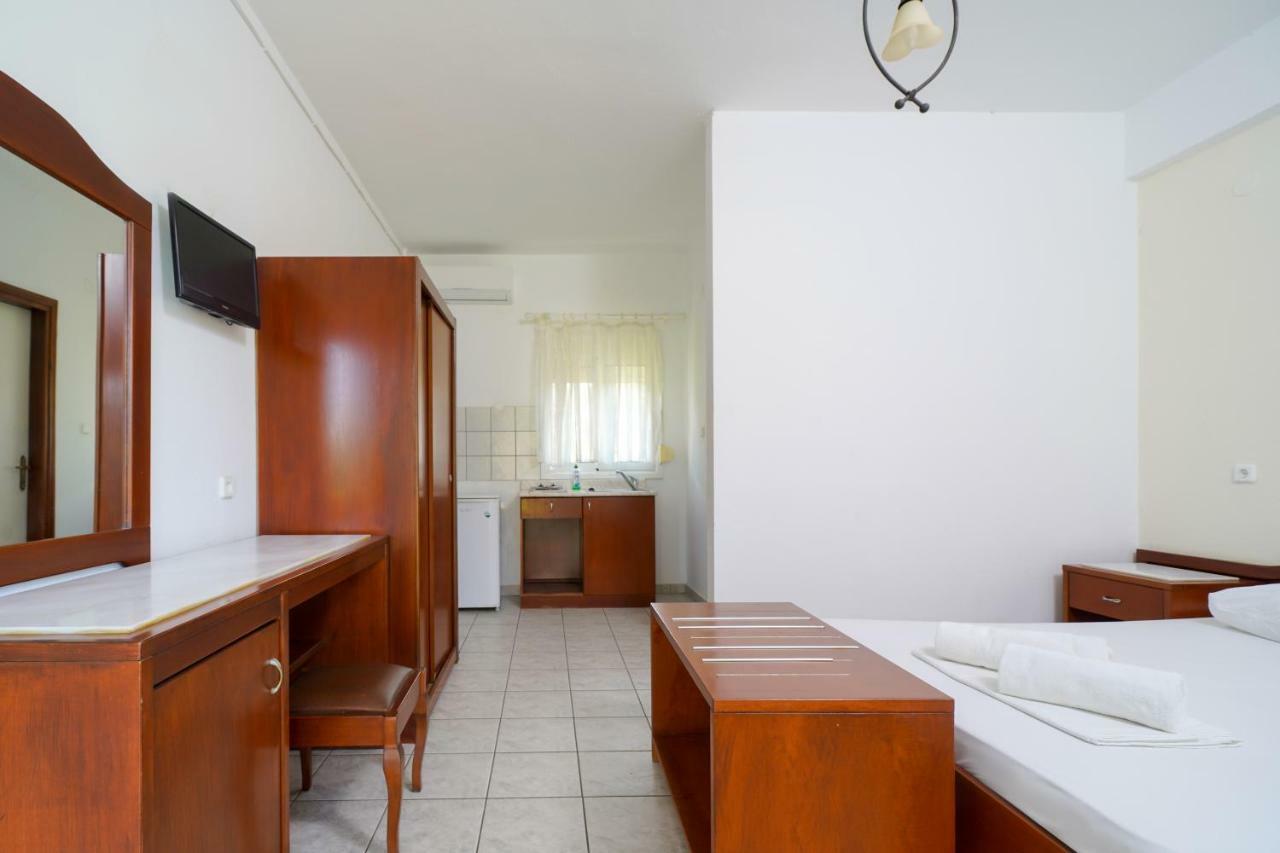 Pension Lakis Prinos  Exterior photo
