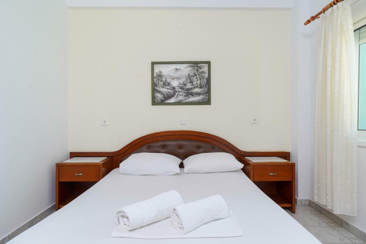 Pension Lakis Prinos  Exterior photo