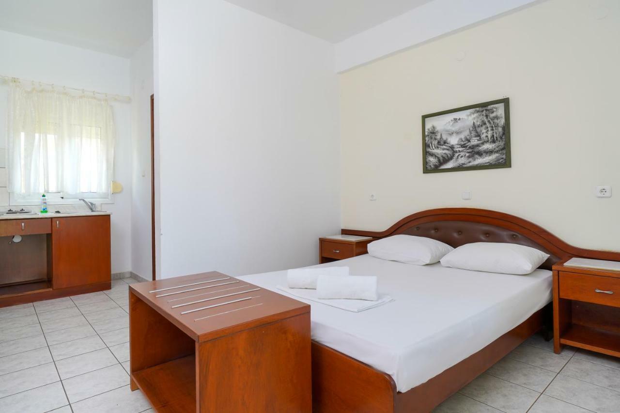 Pension Lakis Prinos  Exterior photo